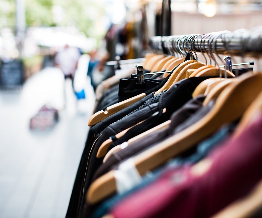 hangers-1850082_1280